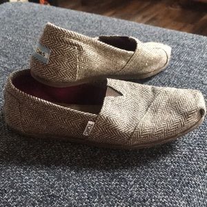 Toms Shoes - EUC TOMS (brown/gold) Toms Shoes - EUC TOMS (brown/gold)